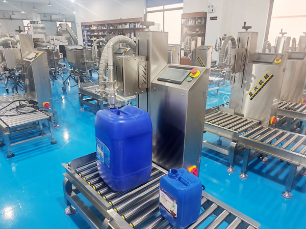 单头自动称重式25L液体灌装机实拍