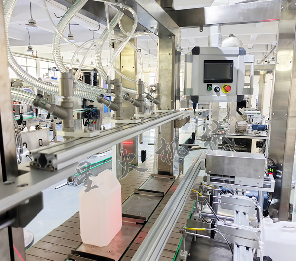 江苏全自动清洁剂灌装机实拍图