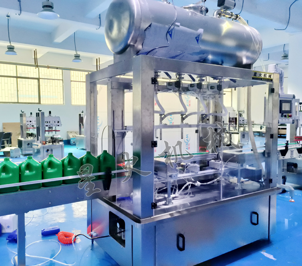 江苏全自动清洁剂灌装机实拍图