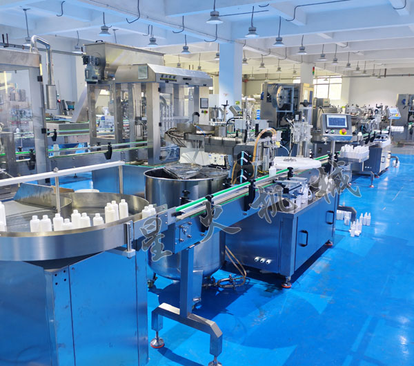 全自动液体灌装旋盖一体机实拍图